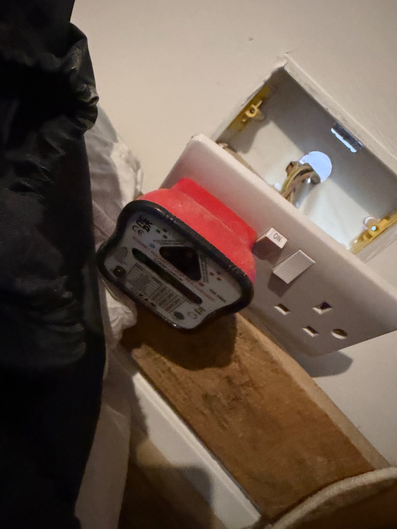 TIS 1005 loop/RCD checker on the new socket confirming correct wiring